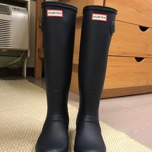Navy Blue Tall Hunter Rain Boots (Size 8)